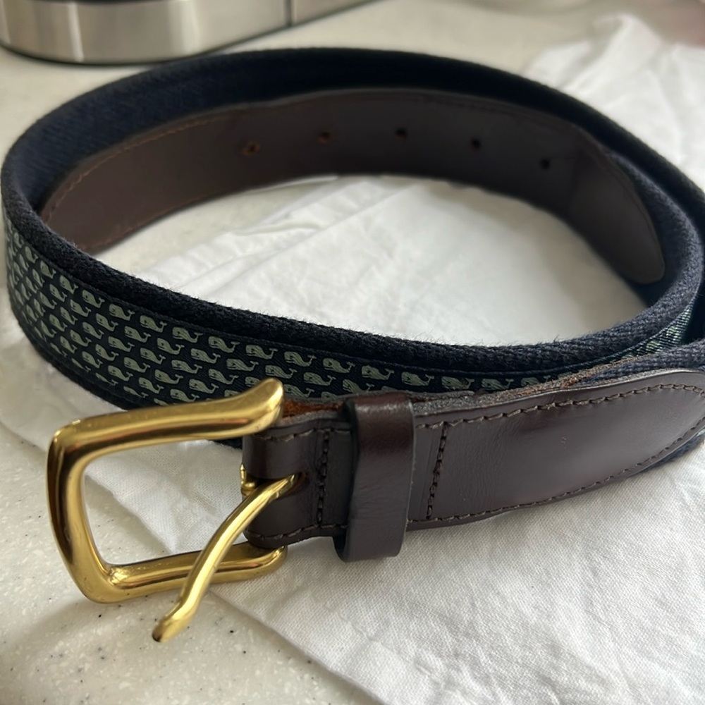 Mens Vineyard Vines Belt Size 34 Dark Brown with Navy & Whales Pattern